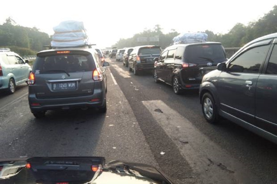 Tol Cikampek Arah Jakarta Masih Padat di H+6 Lebaran