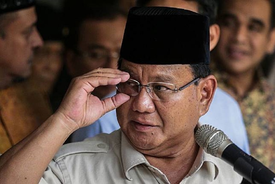 Indonesia's presidential challenger Prabowo Subianto adjusts his glasses during a press conference in Jakarta on May 21, 2019. - Thousands of soldiers fanned out across Jakarta on May 21 after the surprise early announcement of official results in Indonesia's election showed Joko Widodo re-elected leader of the world's third-biggest democracy. (Photo by NAOMI / AFP)