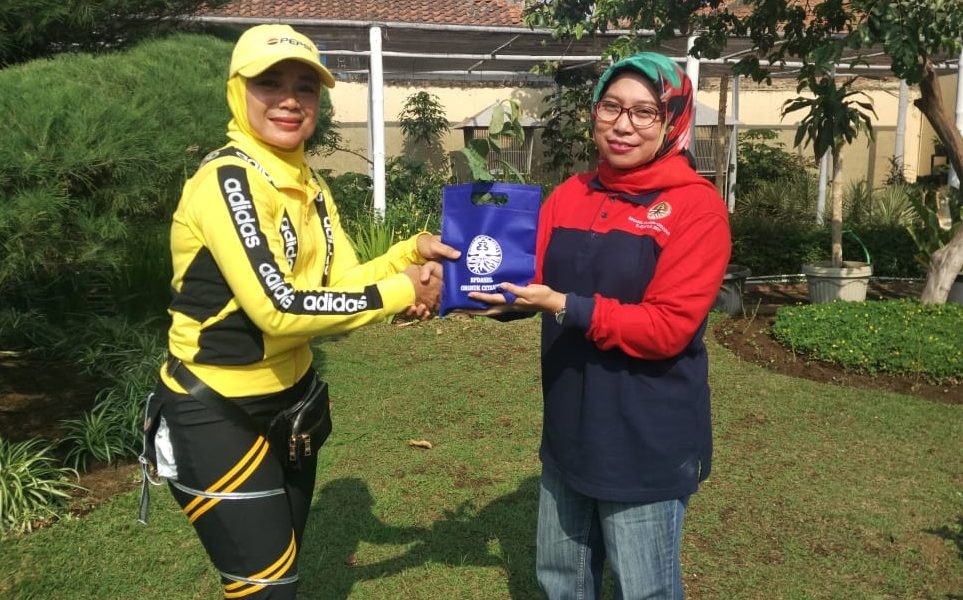 BPDASHL Cimanuk Citanduy Bagikan Bibit Pohon