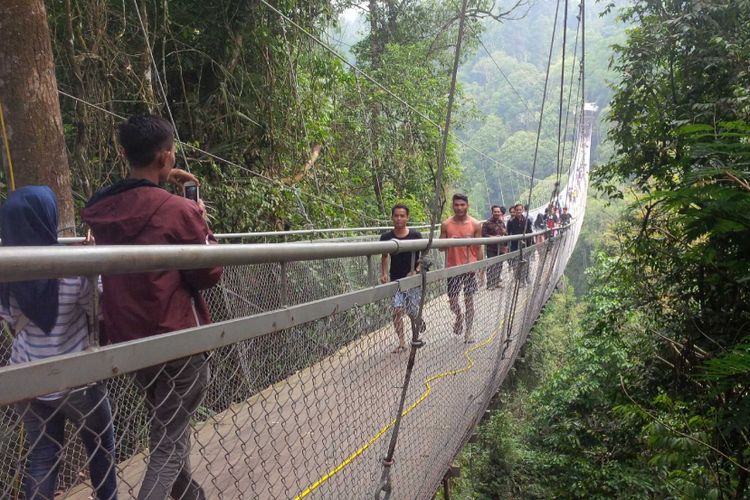 Ternyata Jembatan Gantung Terpanjang Di Asia Tenggara Ada Di Sukabumi Hasanah Id