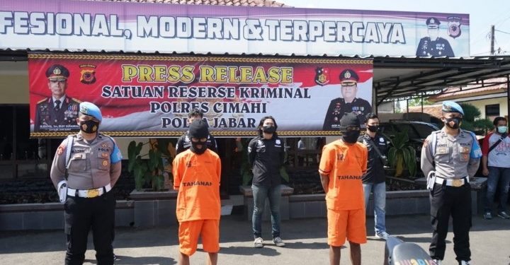 Dua pelaku kekerasan hingga pencurian sepeda motor yang di tangkap  Satuan Reserse Kriminal Polres Cimahi