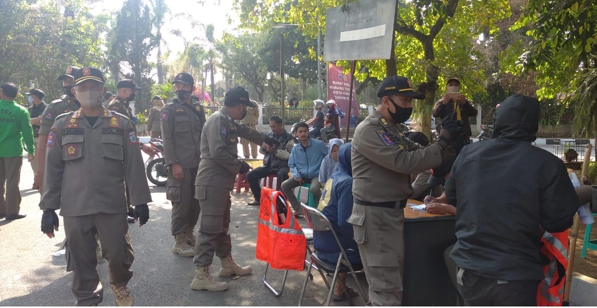 Satpol PP Kota Cimahi Gelar Operasi Gabungan Penegakan Pergub Nomor 60 Tahun 2020