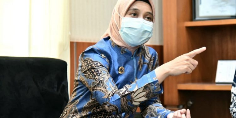 Wakil Ketua DPRD Jabar Ineu Purwadewi Sundari saat Mengunjungi Kantor Bank BJB Cabang Kota Tegal Provinsi Jawa Tengah pada Selasa, (23/3/2021).  (Foto : Moch. Icshan L/Humas DPRD Jabar).