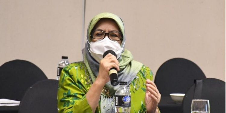 Anggota DPRD dari Fraksi PDI Perjuangan, Hj Elin Suharliah