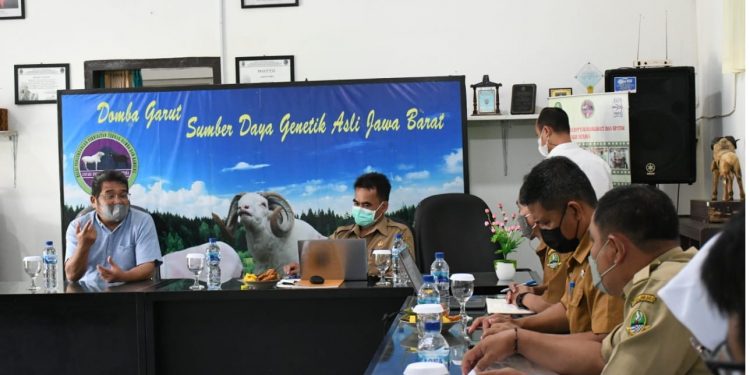 Pimpinan dan Anggota Komisi II DPRD Provinsi Jawa Barat melaksanakan Kunjungan Kerja ke Dinas Pertahanan Pangan dan Peternakan Balai Pengembangan Perbibitan Ternak Domba dan Kambing Margawati bertempat di Desa Margawati Kabupaten Garut dalam rangka Evaluasi Program dan Kegiatan APBD Tahun 2021 dan Rencana  APBD Tahun Anggaran 2022, Senin, (13/09/2021).