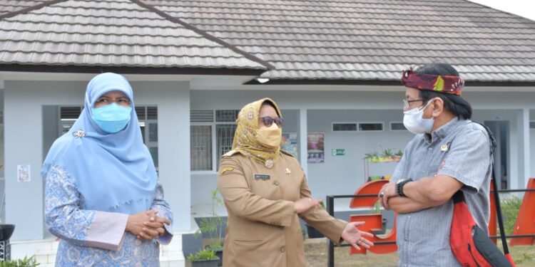 Anggota Komisi V DPRD Provinsi Jawa Barat, melakukan kunjungan monitoring realisasi pelaksanaan vaksin serta meninjau kesiapan Pembelajaran Tatap Muka (PTM) di SMA Negeri 2 Lembang, Kabupaten Bandung Barat. Senin, (4/10/2021)