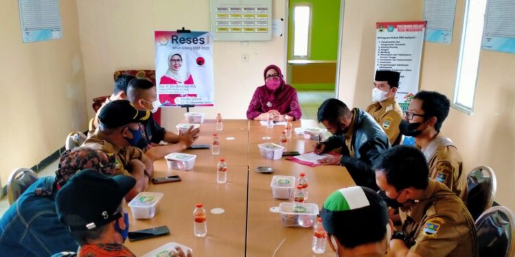 Anggota DPRD Provinsi Jawa Barat Daerah Pemilihan Jabar III Dra. Hj. Ellin Surhaliah, M.Si