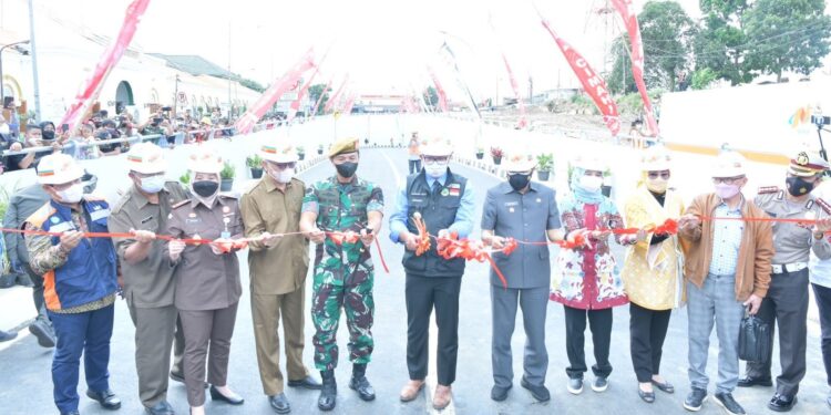 Gubernur Jawa Barat Ridwan Kamil saat meresmikan underpass Sriwijaya Kota Cimahi