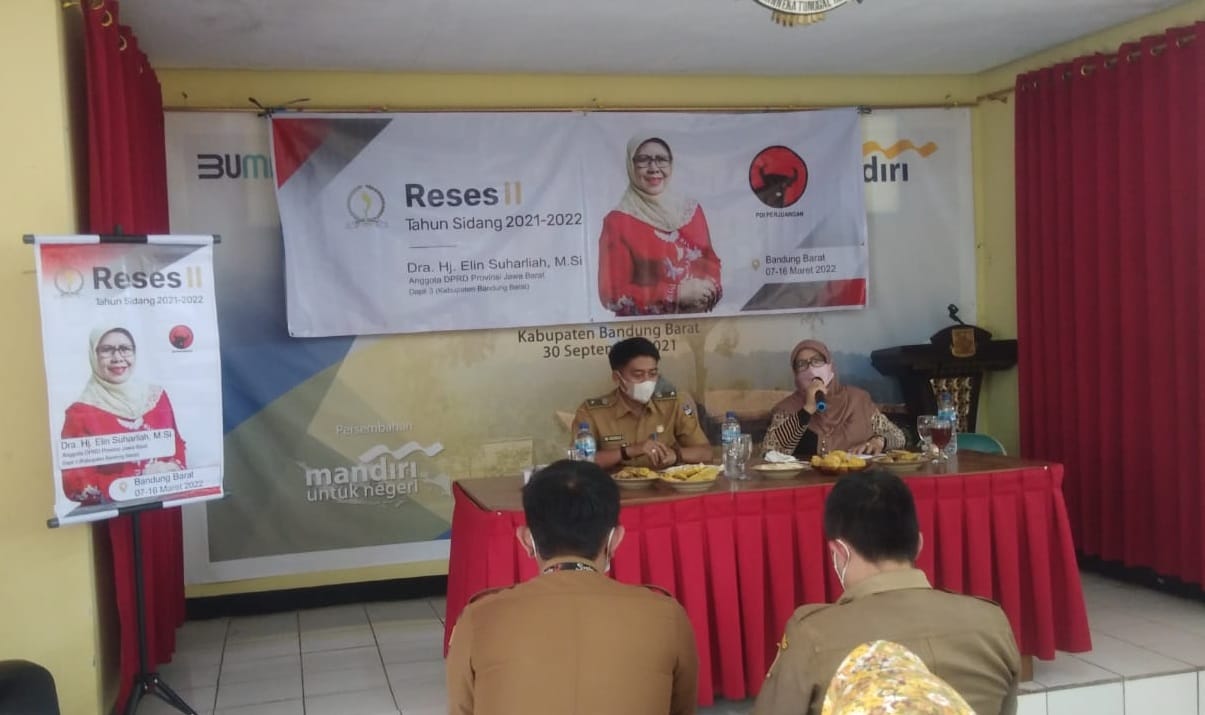 DPRD Jabar Hj Elin Suharliah Sapa Warga Desa Mekar Wangi Lembang Dalam Reses II Tahun 2021-2022