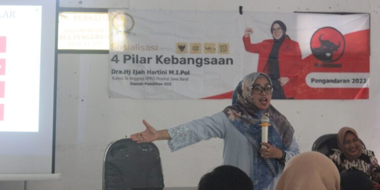 Anggota DPRD Provinsi Jawa Barat dari Fraksi PDI Perjuangan, Hj. Ijah Hartini menggelar Sosialisasi 4 Pilar Kebangsaan di Desa Sidomulyo Kecamatan Pangandaran Kabupaten Pangandaran, Senin (21/4/2022)