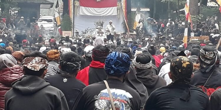 Pageelaran Ngertakeun Bumi Lamba di TWA Gunung Tangkuban Perahu Lembang Kabuapten Bandung Barat