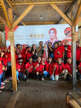 Wakil Ketua DPRD Jabar Ineu Purwadewi Sundari laksanakan Sketsa Empat Pilar Kebangsaan di Kecamatan Ganeas Kabupaten Sumedang