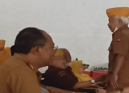 Pejabat (Pj) Walikota Cimahi, Dikdik Suratno Nugrahawan saat menghadiri peringatan HUT Ke  66 LVRI di Gedung Siiwangi Kodim