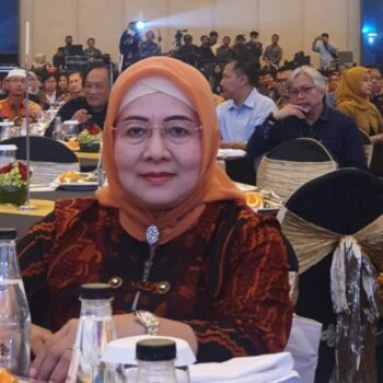 Iis Turniasih desak pemerintah provinsi Jawa Barat untuk komitmen mewujudkan target pembangunan di Jawa Barat