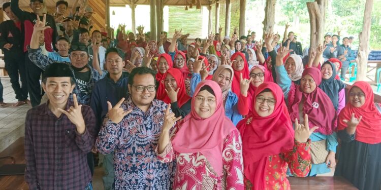 Anggota Komisi IV DPRD Jabar, Hj. Iis Turniasih sosialisasi Perda di kabupaten Purwakarta