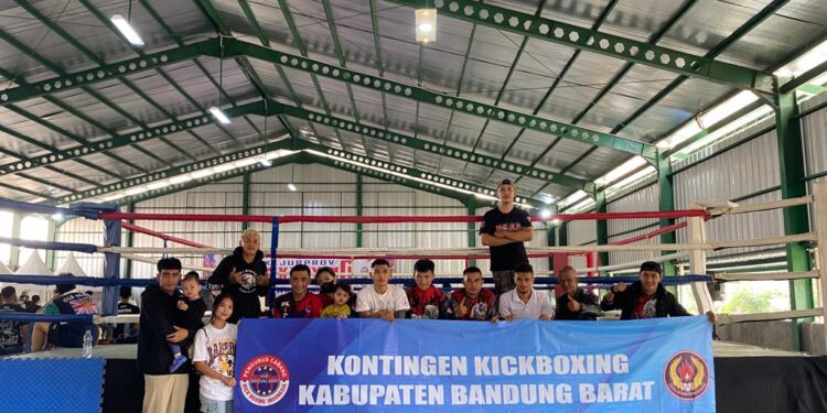 Kontingen Kickboxing Kabupaten Bandung Barat usai tanding di Kejuaraan Provinsi Jawa Barat I tahun 2023, di Kota Bekasi