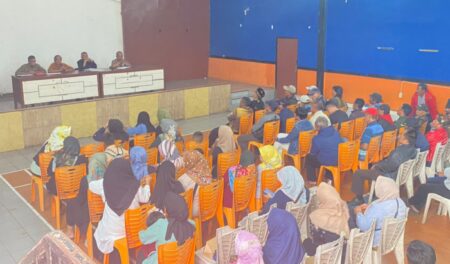 Para RT-RW dan guru ngaji desa Kertawangi terima insentif RT-RW