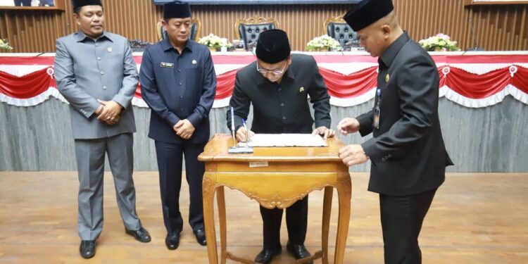 Rapat Paripurna Putuskan Raperda LKK, Penyusunan Propemperda, dan Tatib DPRD