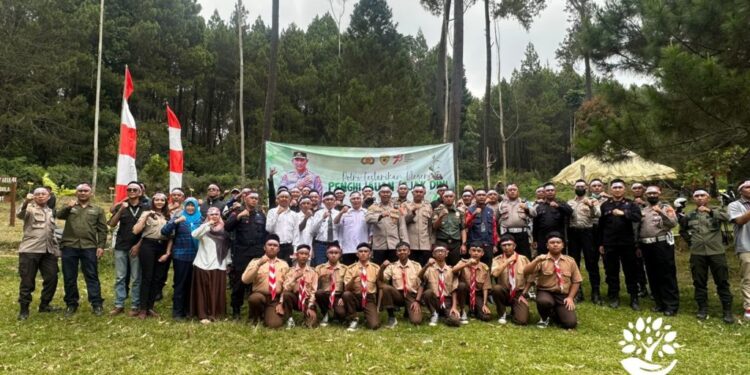 Kawasan Hutan Lembang Perhutani, Jadi Lokasi Penanaman Polsek Lembang