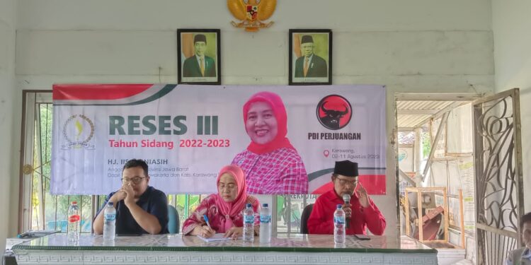 Anggota DPRD Jabar, Hj. Iis Turniasih saat menggelar Reses III tahun sidang 2022-2023 di Desa Sumurlaban, Kecamatan Tirtajaya, Kabupaten Karawang,Kamis 3 Agustus 2023