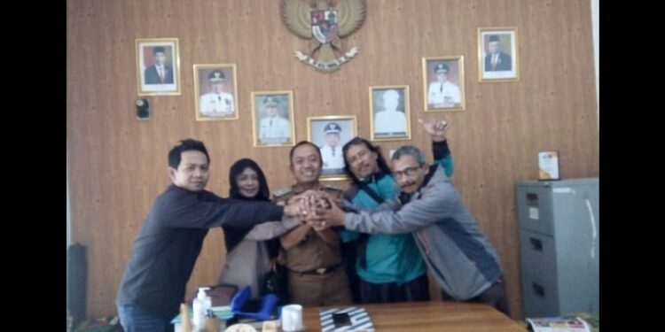 DPP GMP-Ling kunjungi Steve Ewon di Desa Kertawangi, Kecamatan Cisarua, Kabupaten Bandung Barat