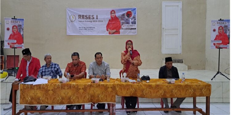 Anggota DPRD Provinsi Jawa Barat dari Fraksi PDI Perjuangan Hj Elin Suharliah MSi, mengadakan Reses I tahun sidang 2023-2024 di Desa Sindangkerta, Kecamatan Sindangkerta Kabupaten Bandung Barat, Senin (16/9/2023)