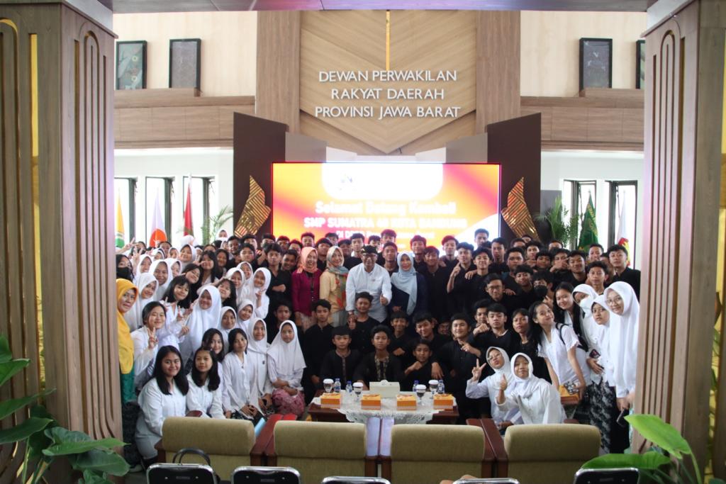 Ketua DPRD Jabar Sambut Studi Lapangan Siswa SMP Sumatera 40