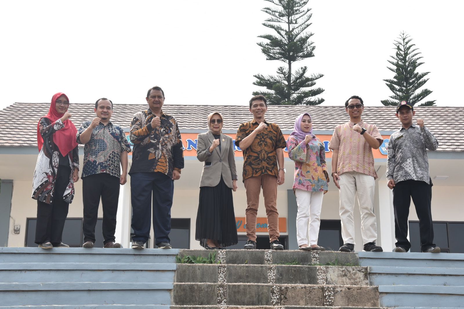 Anggota Komisi V DPRD Jabar Weni Dwi Aprianti saat melaksanakan monitoring di SMKN 1 Cugenang Kabupaten Cianjur