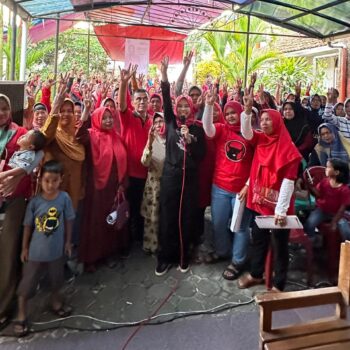 Wakil Ketua DPRD Jawa Barat Ineu Purwadewi disambut hangat masyarakat Kecamatan Paseh, Kabupaten Sumedang