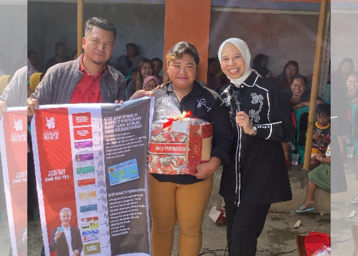 Bendahara DPD PDI Perjuangan Jawa Barat, Ineu Purwadewi Sundari saat menyampaikan sosialisasi program KTP Sakti di Kabupaten Subang, Kamis 28 Desember 2023