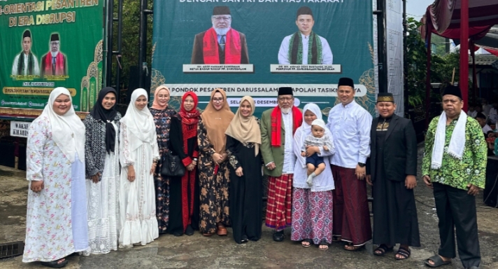 Ineu Purwadewi saat mendampingi ibu Siti Atikoh Ganjar Pranowo di Pondok Pesantren Cipasung, Kecamatan Singaparna, Kabupaten Tasikmalaya, Selasa 5 Desember 2023