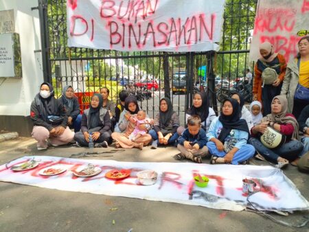 Tolak Kebijakan Relokasi Pemerintah Kota Bandung