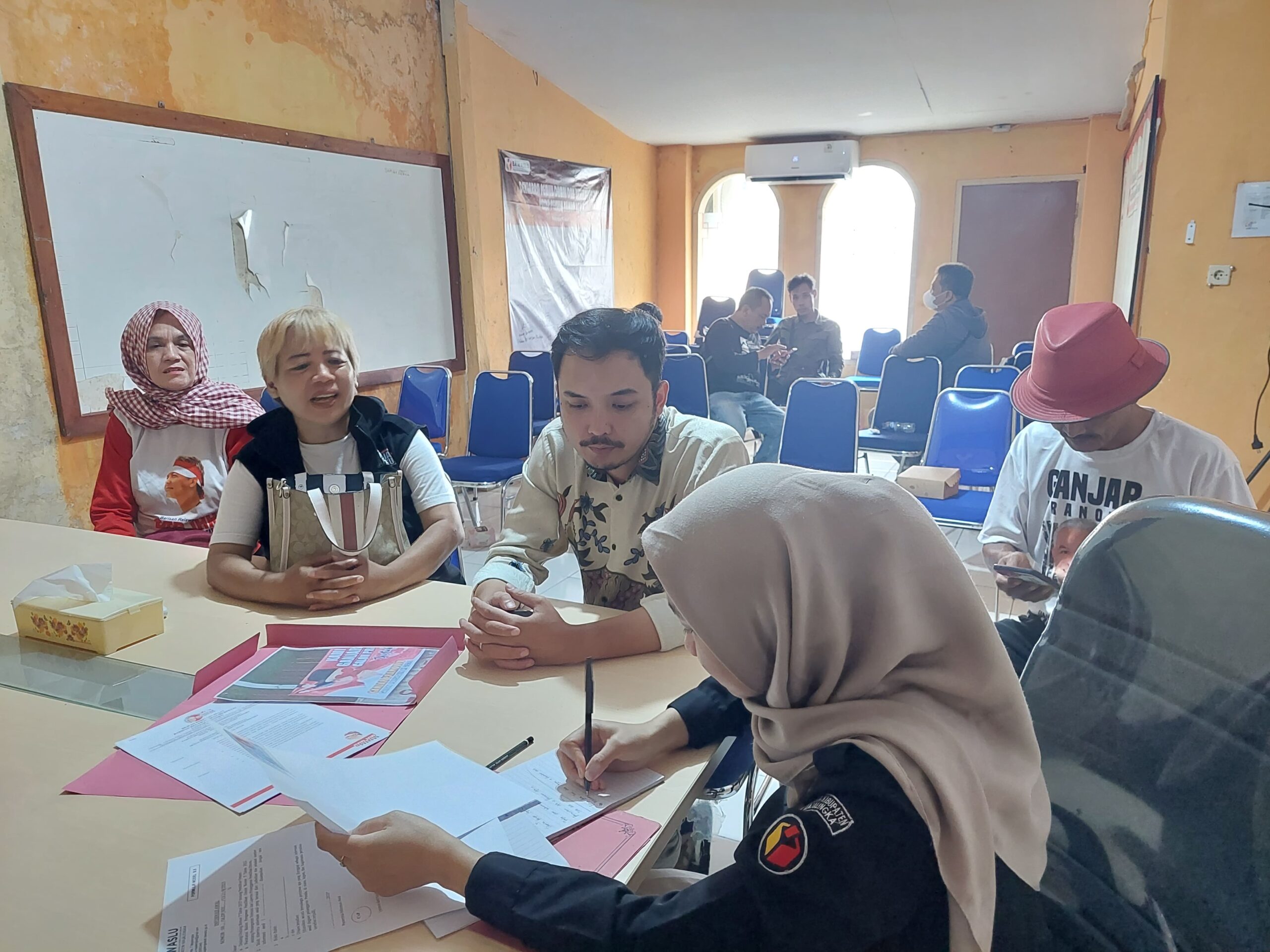 Perusakan APK Ganjar-Mahfud, Relawan BERDESA Ganjar Presiden Majalengka Lapor Bawaslu