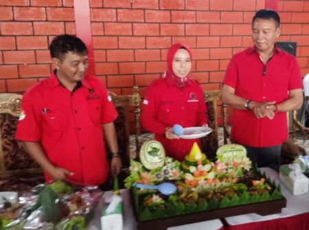Ineu Purwadewi hadiri peringatan HUT PDI Perjuangan Ke 51 di Kantor DPC PDI Perjuangan Kabupaten Sumedang,Rabu 10 Januari 2024.