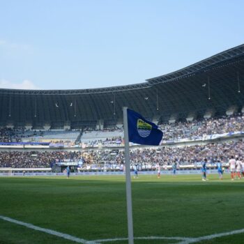 Pertandingan Persib Bandung melawan Persis Solo pada Minggu, 4 Februari 2024 berakhir dengan imbang 2-2./Foto: Persib.co.id.