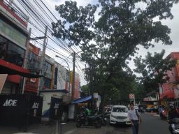 Tangkapan foto PJU dan PJL di Jalan Buah Batu, Kota Bandung pada Minggu, (25/2/2024).