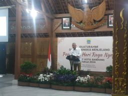 Tangkapan foto acara silaturahmi antar umat beragama pada Rabu, (6/3/2024) di Pendopo Kota Bandung.