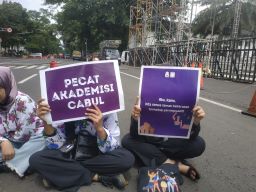 angkapan foto Hari Perempuan Internasional pada Jumat, (8/3/2024) di Depan Gedung Sate, Kota Bandung.