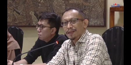Tangkapan foto Exposit Strategic, Arif Susanto pada Selasa, 27 Februari 2024 di Kantor Para Syndicate, Kota Jakarta Selatan.