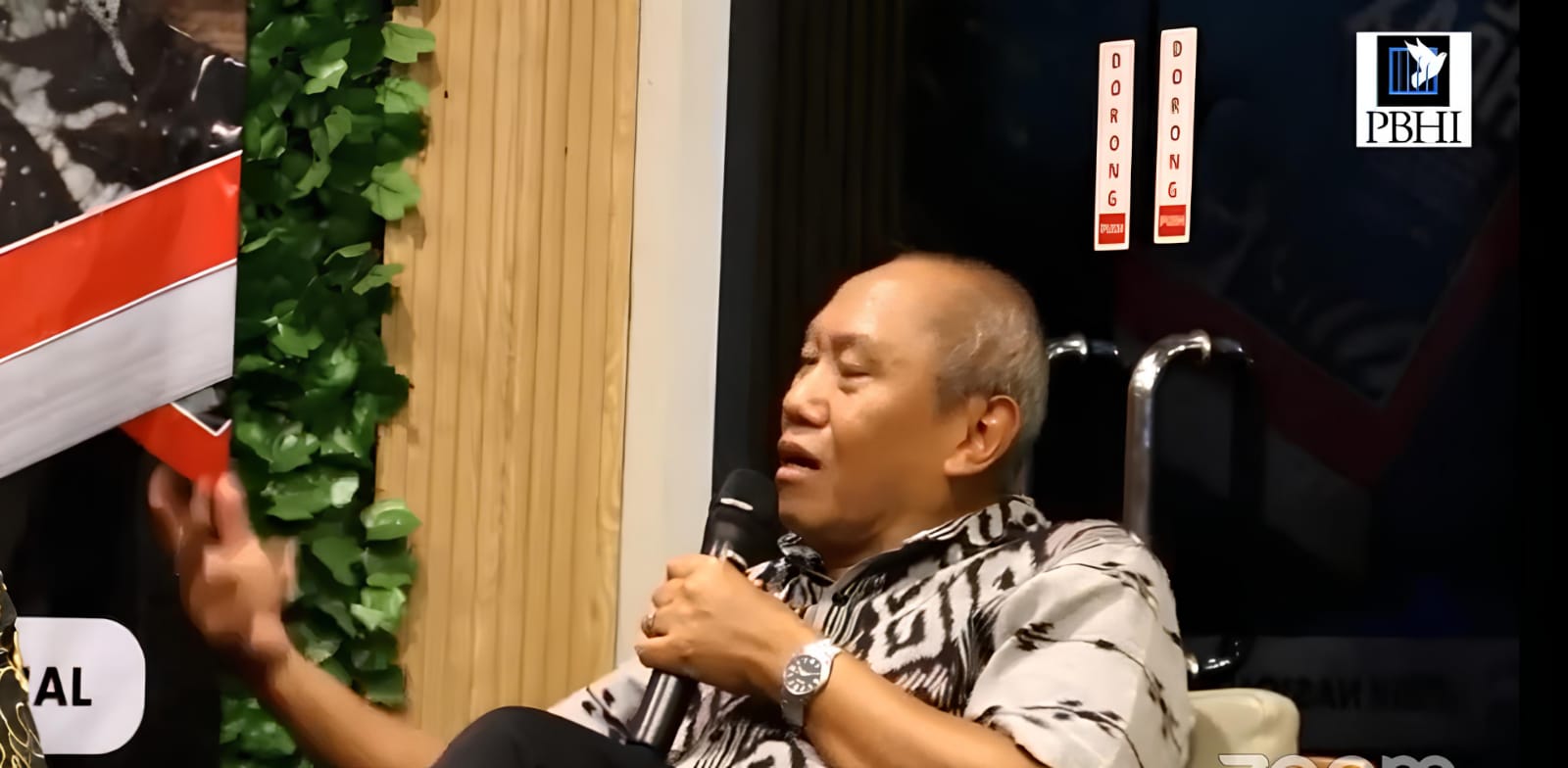 Tangkapan foto Profesor riset Lembaga Ilmu Pengetahuan Indonesia (LIPI), Ikrar Nusa Bhakti pada Sabtu, (27/4/2024).