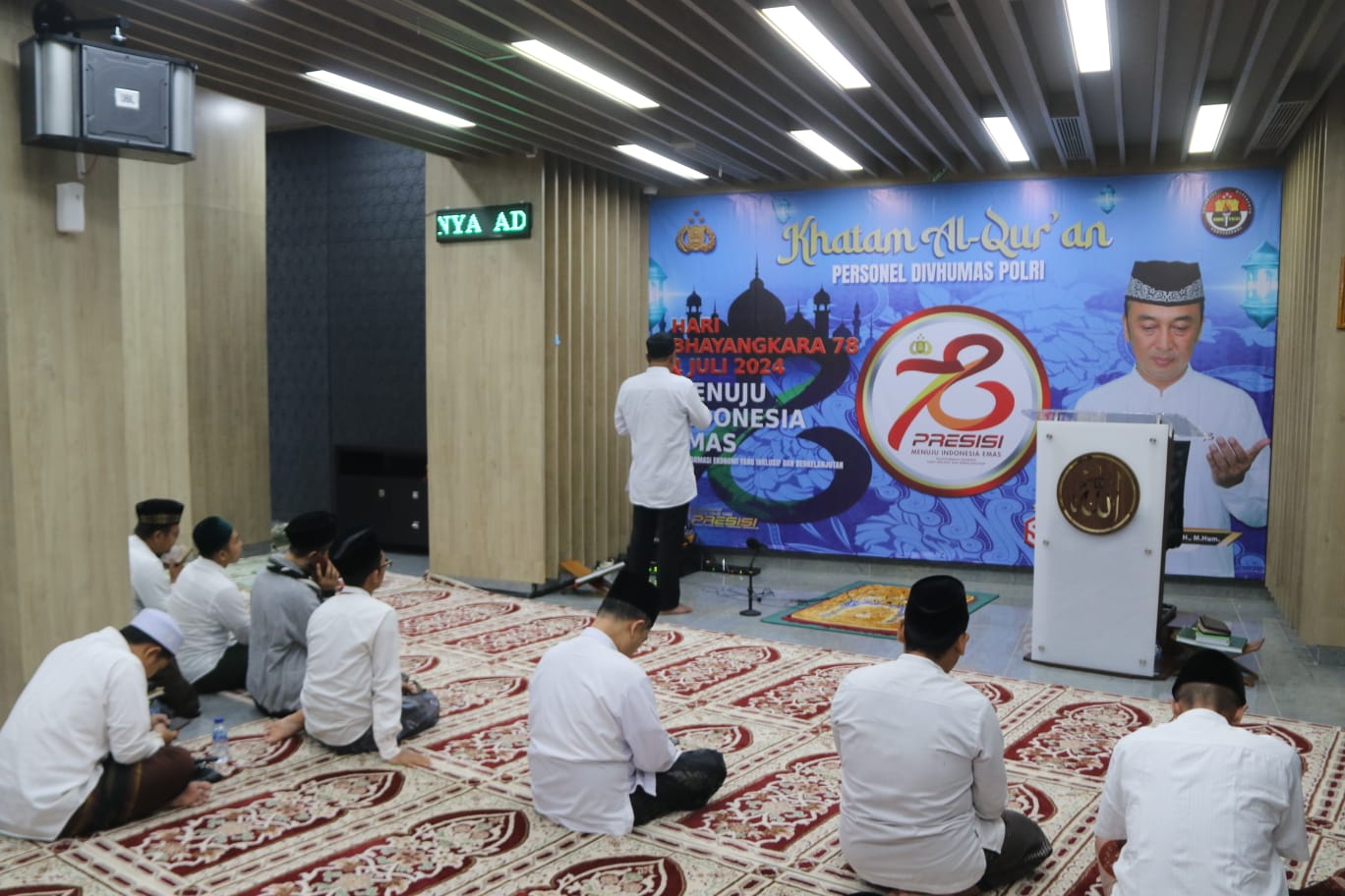 Tangkapan foto Khataman Al-Quran dalam rangka peringatan Hari Ulang Tahun (HUT) Bhayangkara ke-78.