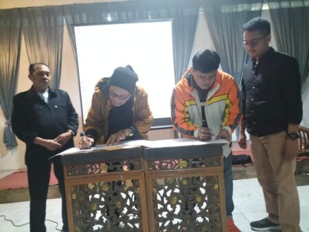 Enam Partai Politik Kota Cimahi tanda tangani Koalisi sebagai bentuk dukungan kepada pasangan Ngatiyana - Adhitia Yudisthira maju di Pilkada Kota Cimahi