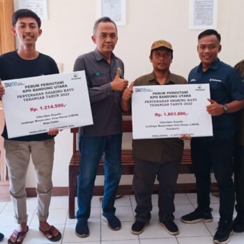 Perhutani Serahkan Sharing Produksi Hasil Hutan Kayu Kepada 7 LMDH Di Bandung Utara