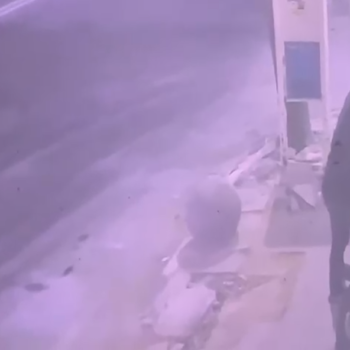 Pelaku Pencurian Sepeda Motor Saat Melakukan Aksinya di Proyek BTN Buah Batu Kota Bandung (09/10/2024)/Farhan Dentamayall