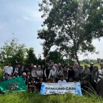 Perhutani Bersama Saka Wanabakti dan Komunitas Bandung Care Gelar Penanaman Pohon Di Bandung