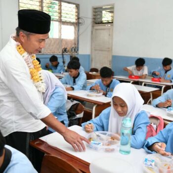 Bey Machmudin Apresiasi Uji Coba Program Makan Gratis di SMP 3 Bogor