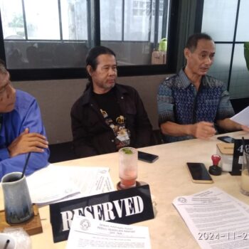 Ketua DPP PKR Saidin saat menggelar konferensi pers di Bandung, Sabtu 23/11/2024.