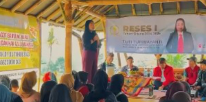 Tuti Turimayanti Gelar Reses di Bojongkoneng Landeuh, Dorong Masyarakat untuk Gotong Royong Bangun Daerah 4