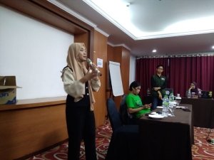 Hannah dari Advokasi dan Kampanye WALHI Jawa Barat mengarusutamakan kampanye upaya keadilan iklim untuk mendorong kebijakan energi dan lingkungan yang berkeadilan dan tidak memuat praktek kotor (25112024)/Noviana