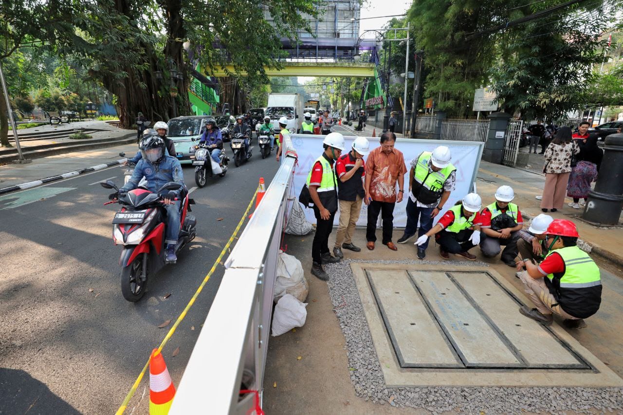 Tangkapan foto pembangunan jaringan telekomunikasi Infrastruktur Pasif Telekomunikasi (IPT)